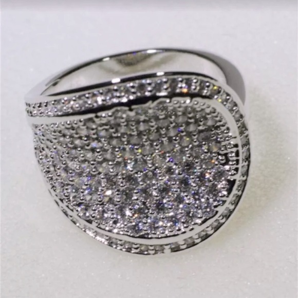 Jewelry - NEW Sparkle Thick Rhinestone Jeweled Large Shimmer Statement Women’s Ring Size 9